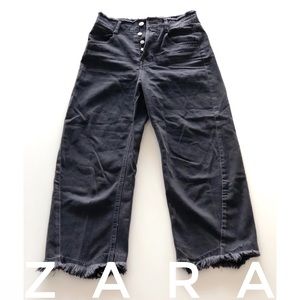 ZARA • Black cropped mom jeans button fly
